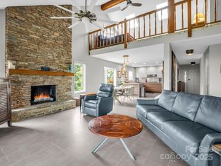 204 Fleetwood Plaza, Hendersonville, NC 28739