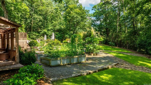 11 Piedmont Lane, Little Rock, AR 72223