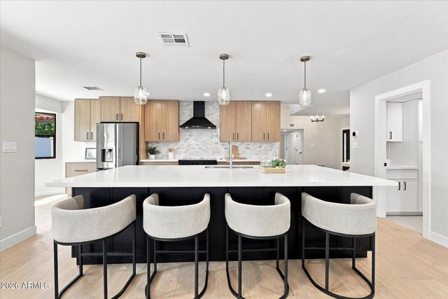 8852 S LAKESHORE Drive, Tempe, AZ 85284