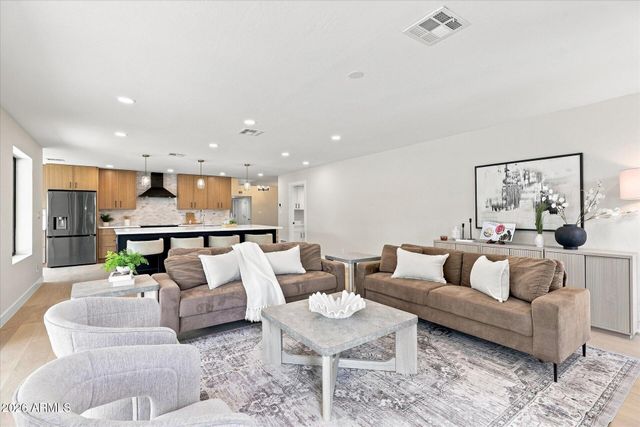 8852 S LAKESHORE Drive, Tempe, AZ 85284