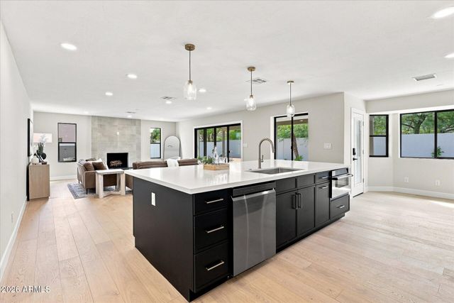 8852 S LAKESHORE Drive, Tempe, AZ 85284