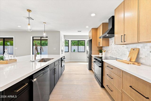 8852 S LAKESHORE Drive, Tempe, AZ 85284