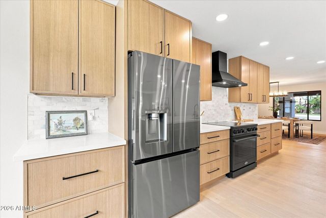 8852 S LAKESHORE Drive, Tempe, AZ 85284