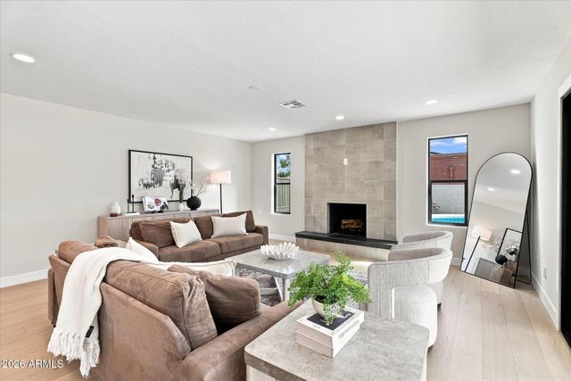 8852 S LAKESHORE Drive, Tempe, AZ 85284