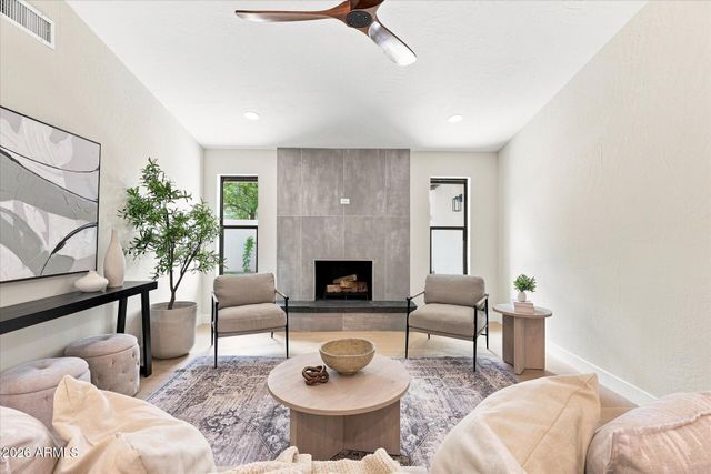 8852 S LAKESHORE Drive, Tempe, AZ 85284