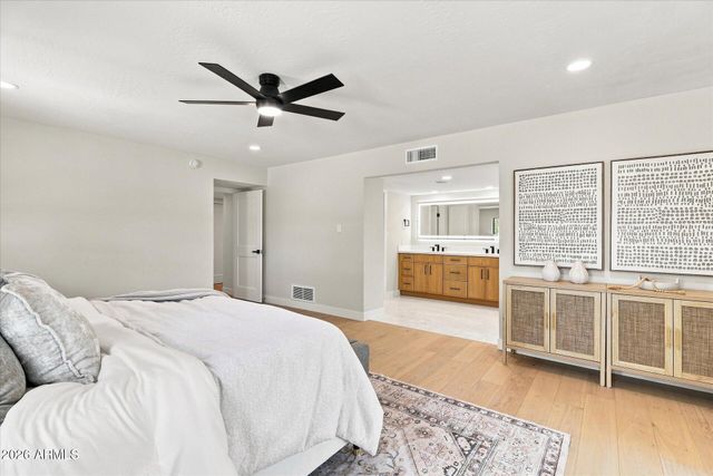 8852 S LAKESHORE Drive, Tempe, AZ 85284