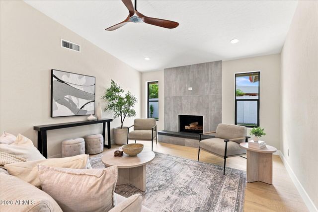 8852 S LAKESHORE Drive, Tempe, AZ 85284