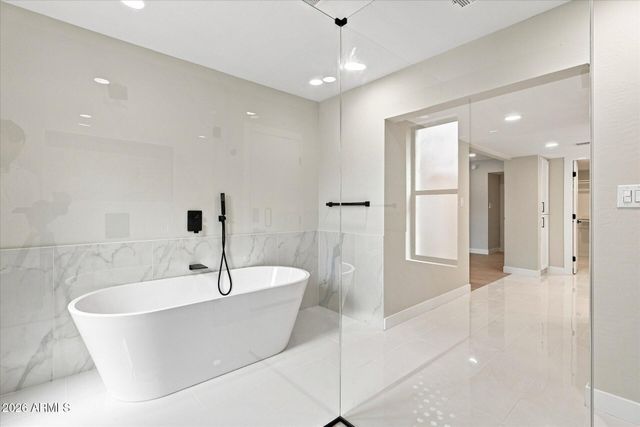 8852 S LAKESHORE Drive, Tempe, AZ 85284