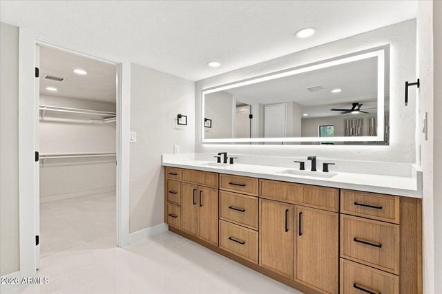 8852 S LAKESHORE Drive, Tempe, AZ 85284