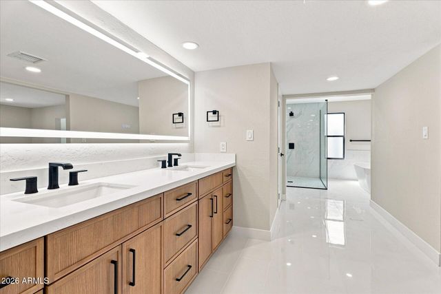 8852 S LAKESHORE Drive, Tempe, AZ 85284