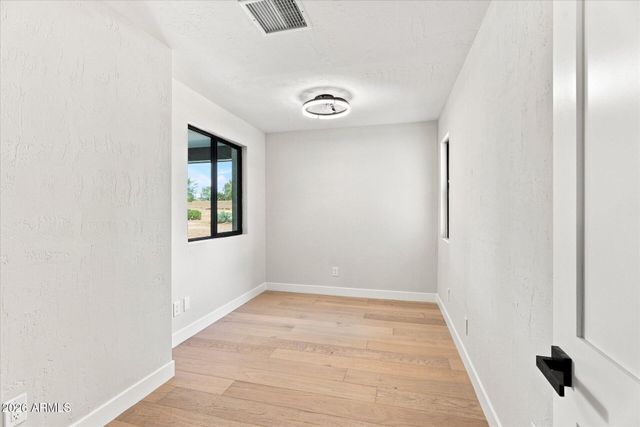 8852 S LAKESHORE Drive, Tempe, AZ 85284