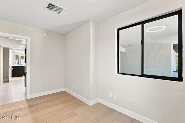 8852 S LAKESHORE Drive, Tempe, AZ 85284