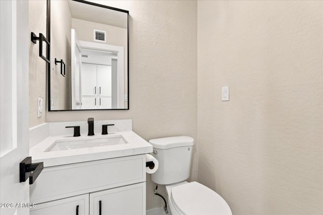 8852 S LAKESHORE Drive, Tempe, AZ 85284