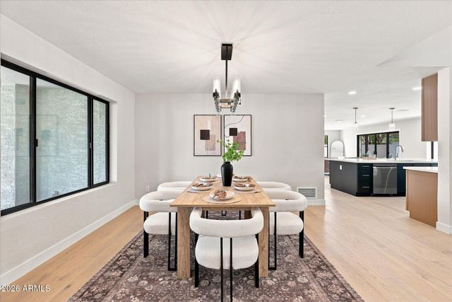 8852 S LAKESHORE Drive, Tempe, AZ 85284