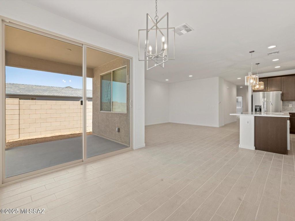 761 W Calle Cubeta, Sahuarita, AZ 85629