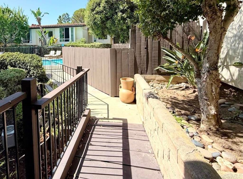 2402 Altisma Way D, Carlsbad, CA 92009 — photo 2