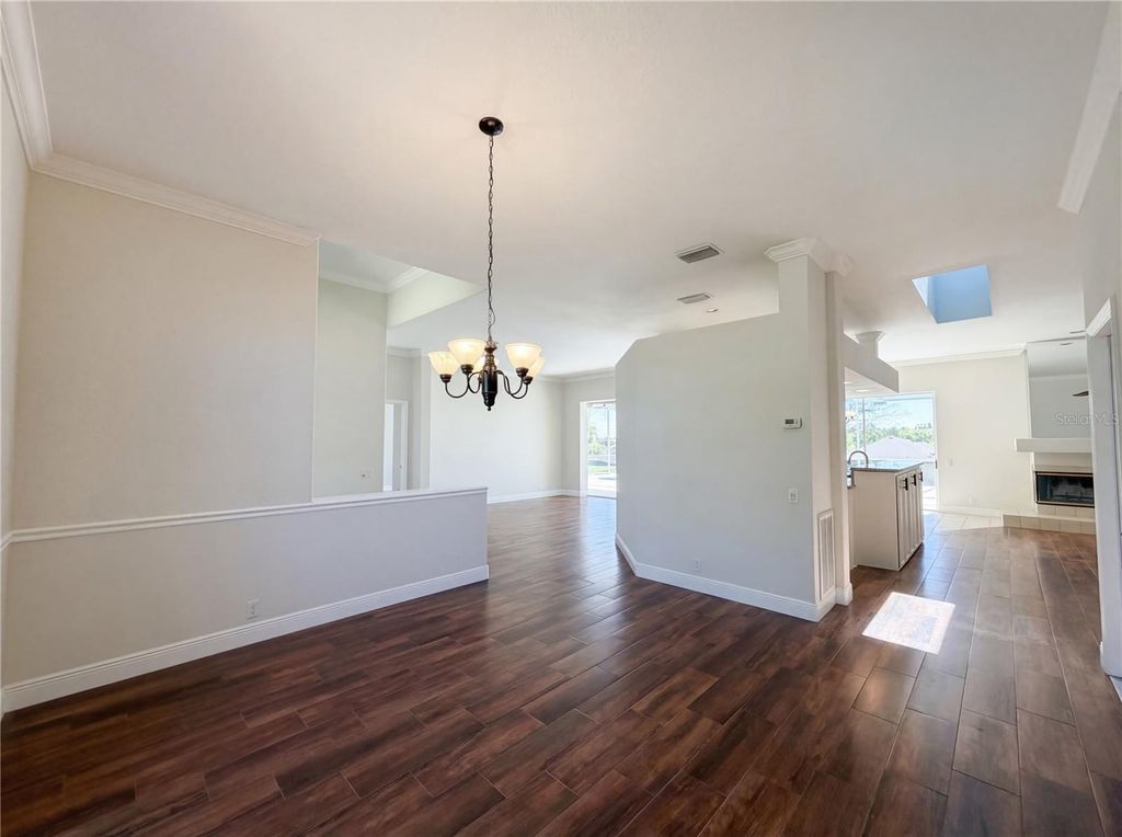 Image 11 of property listing at 5340 SADDLEBACK COURT, Lady Lake, FL 32159