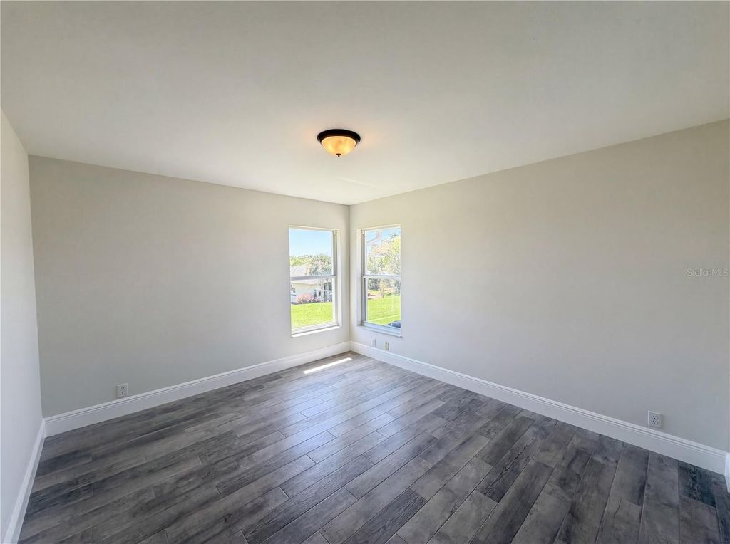 Image 14 of property listing at 5340 SADDLEBACK COURT, Lady Lake, FL 32159