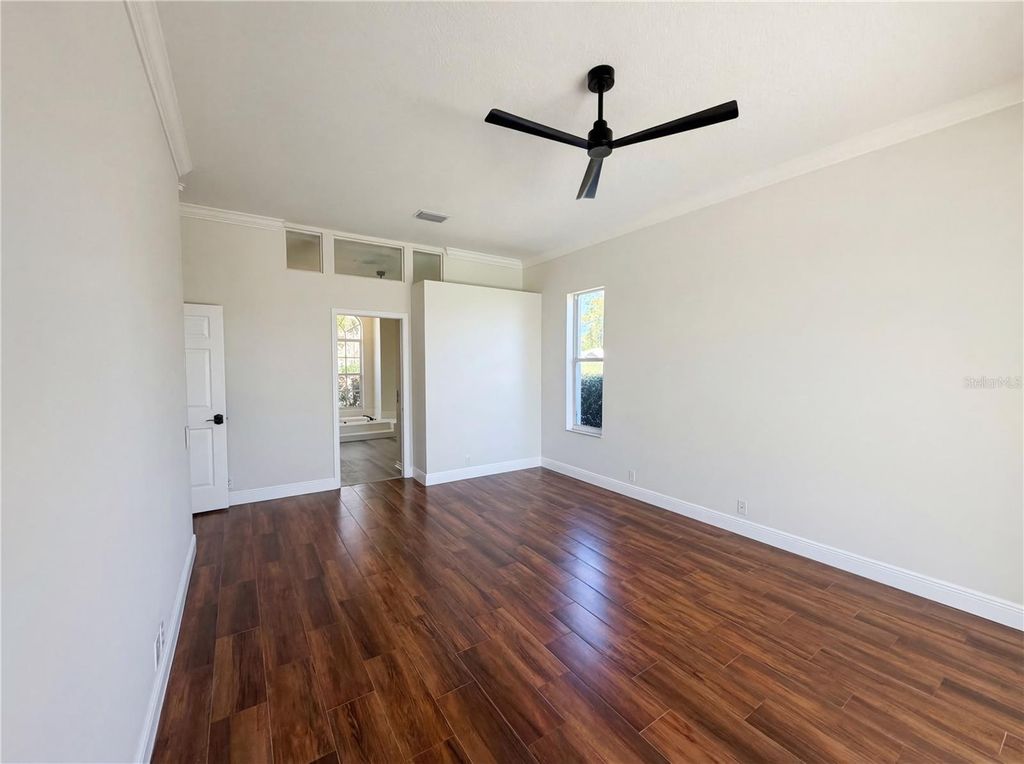 Image 16 of property listing at 5340 SADDLEBACK COURT, Lady Lake, FL 32159