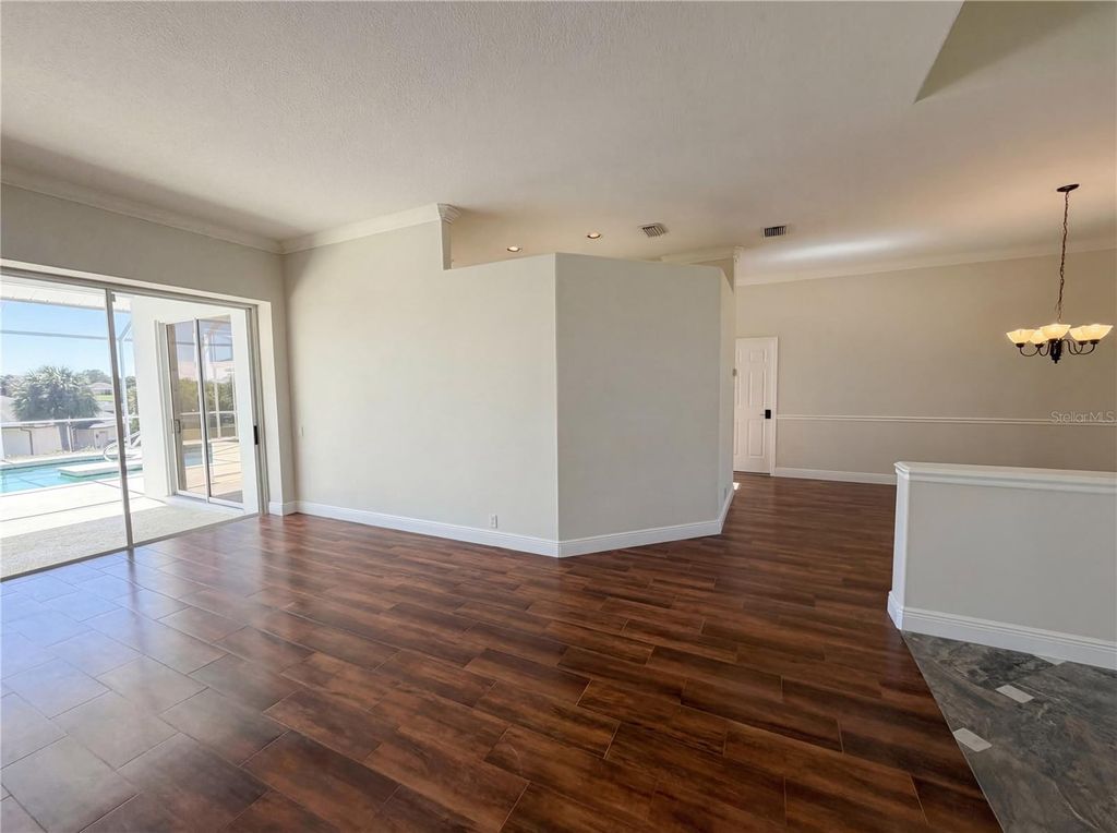 Image 5 of property listing at 5340 SADDLEBACK COURT, Lady Lake, FL 32159