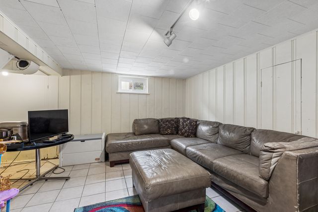1678 Ash Street, Des Plaines, IL 60018