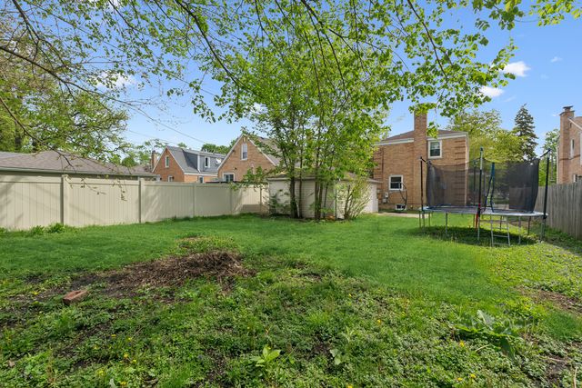 1678 Ash Street, Des Plaines, IL 60018