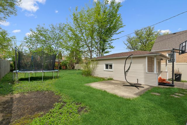 1678 Ash Street, Des Plaines, IL 60018