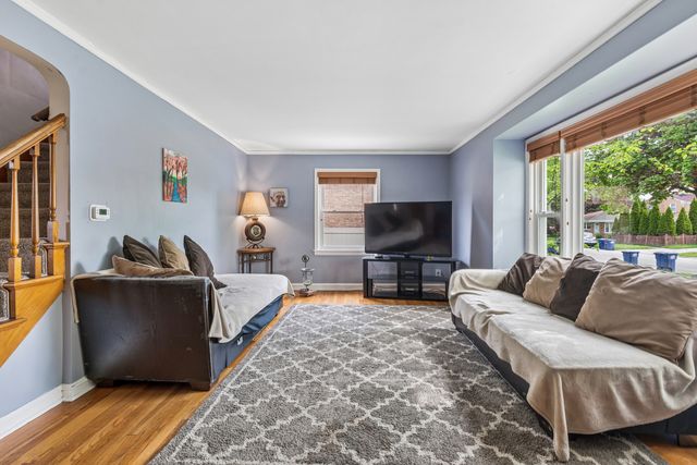 1678 Ash Street, Des Plaines, IL 60018