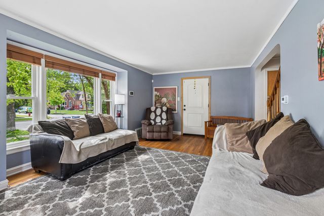 1678 Ash Street, Des Plaines, IL 60018