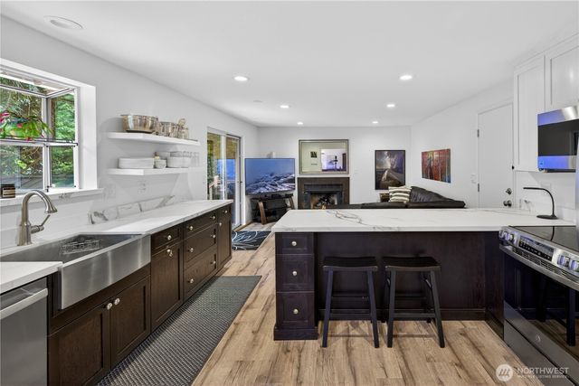 21313 NE 10th Place, Sammamish, WA 98074