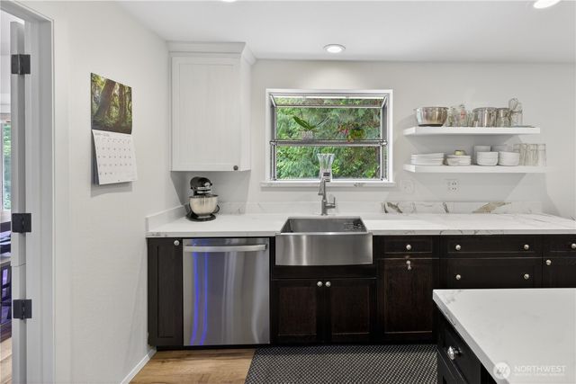21313 NE 10th Place, Sammamish, WA 98074