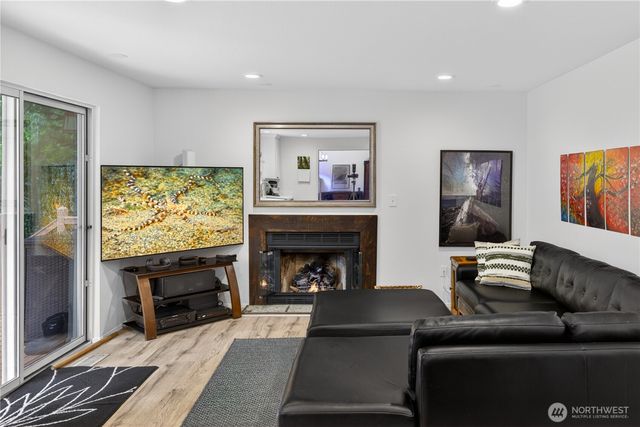 21313 NE 10th Place, Sammamish, WA 98074