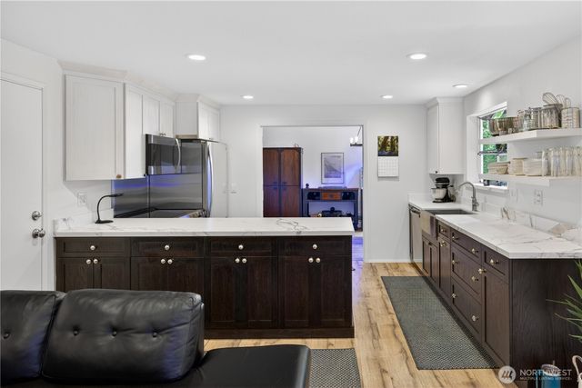 21313 NE 10th Place, Sammamish, WA 98074
