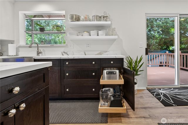 21313 NE 10th Place, Sammamish, WA 98074