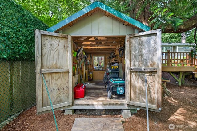 21313 NE 10th Place, Sammamish, WA 98074