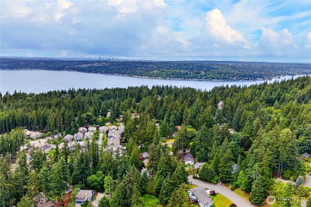 21313 NE 10th Place, Sammamish, WA 98074