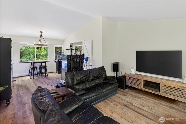 21313 NE 10th Place, Sammamish, WA 98074