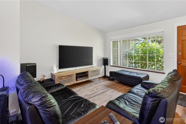 21313 NE 10th Place, Sammamish, WA 98074