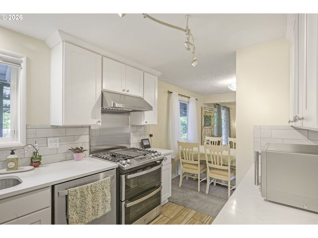 16934 Se FRAGRANCE Ave, Milwaukie, OR 97267
