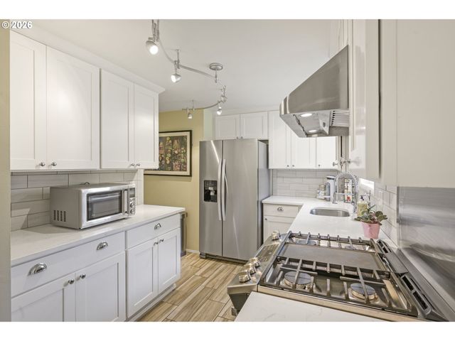 16934 Se FRAGRANCE Ave, Milwaukie, OR 97267