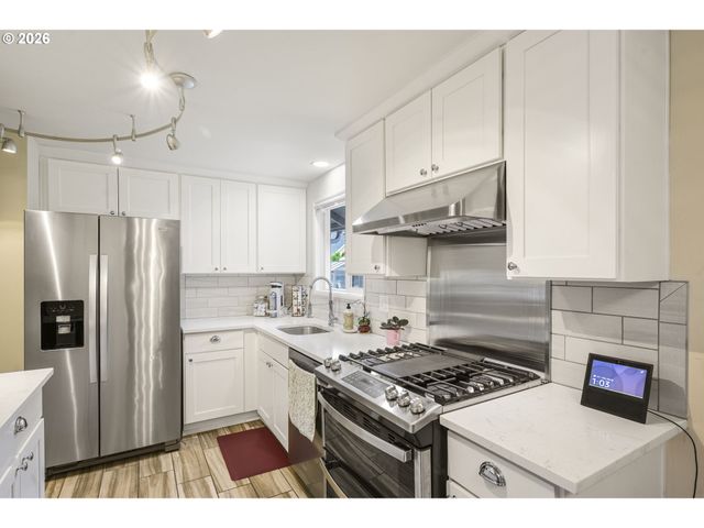 16934 Se FRAGRANCE Ave, Milwaukie, OR 97267