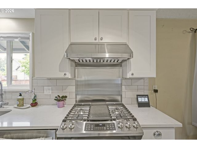 16934 Se FRAGRANCE Ave, Milwaukie, OR 97267