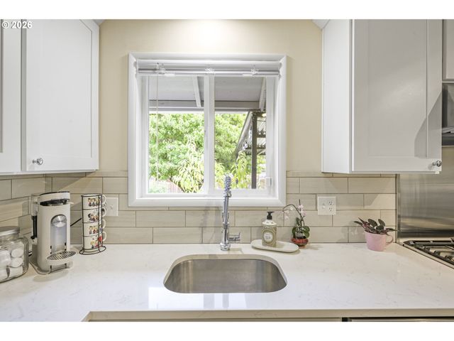 16934 Se FRAGRANCE Ave, Milwaukie, OR 97267