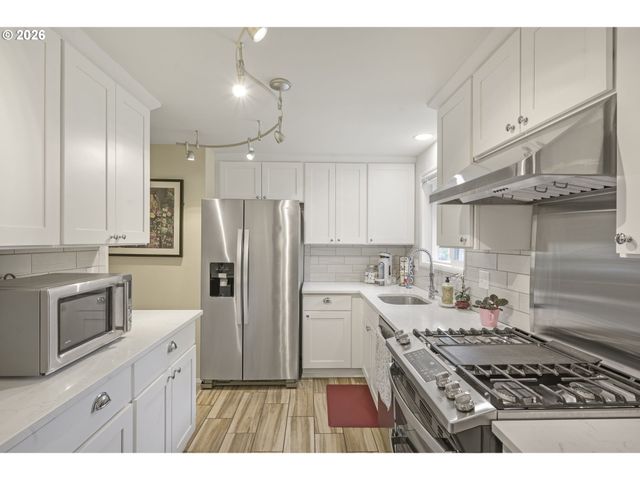 16934 Se FRAGRANCE Ave, Milwaukie, OR 97267
