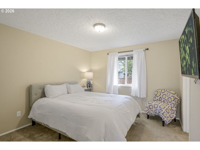 16934 Se FRAGRANCE Ave, Milwaukie, OR 97267