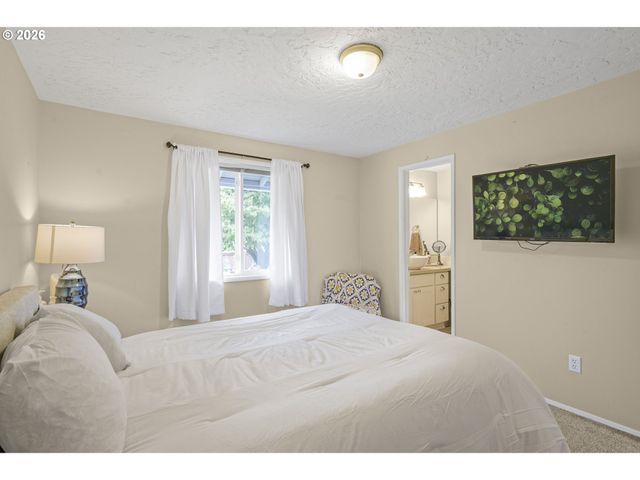 16934 Se FRAGRANCE Ave, Milwaukie, OR 97267