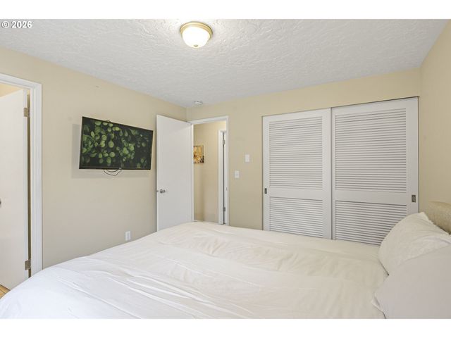 16934 Se FRAGRANCE Ave, Milwaukie, OR 97267