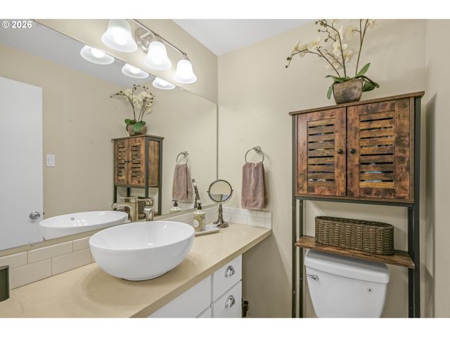 16934 Se FRAGRANCE Ave, Milwaukie, OR 97267