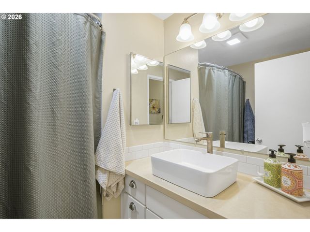 16934 Se FRAGRANCE Ave, Milwaukie, OR 97267