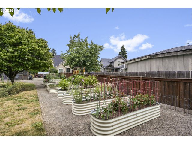 16934 Se FRAGRANCE Ave, Milwaukie, OR 97267